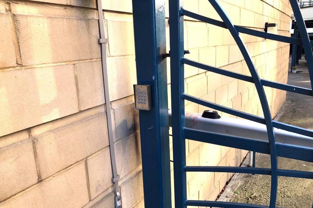 Waterfront Living In Leith With Free Parking! Lejlighed Edinburgh Eksteriør billede